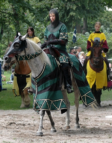 2005_0813 (04).JPG - Uppvärmning inför Riddarspelet